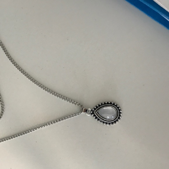 Stone necklace - Picture 3 of 3